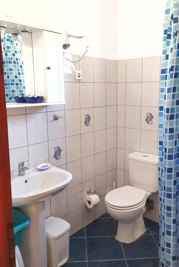 Hellmann Apartments Afión 외부 사진